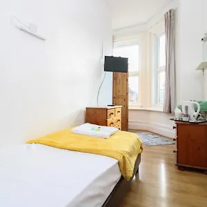 Pebbles 18 Guest house